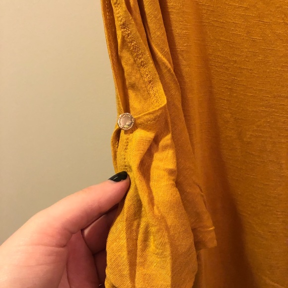 ⛔️SOLD⛔️ Jones NY 🌻 Cold Shoulder Cut-Out Top - Picture 9 of 11